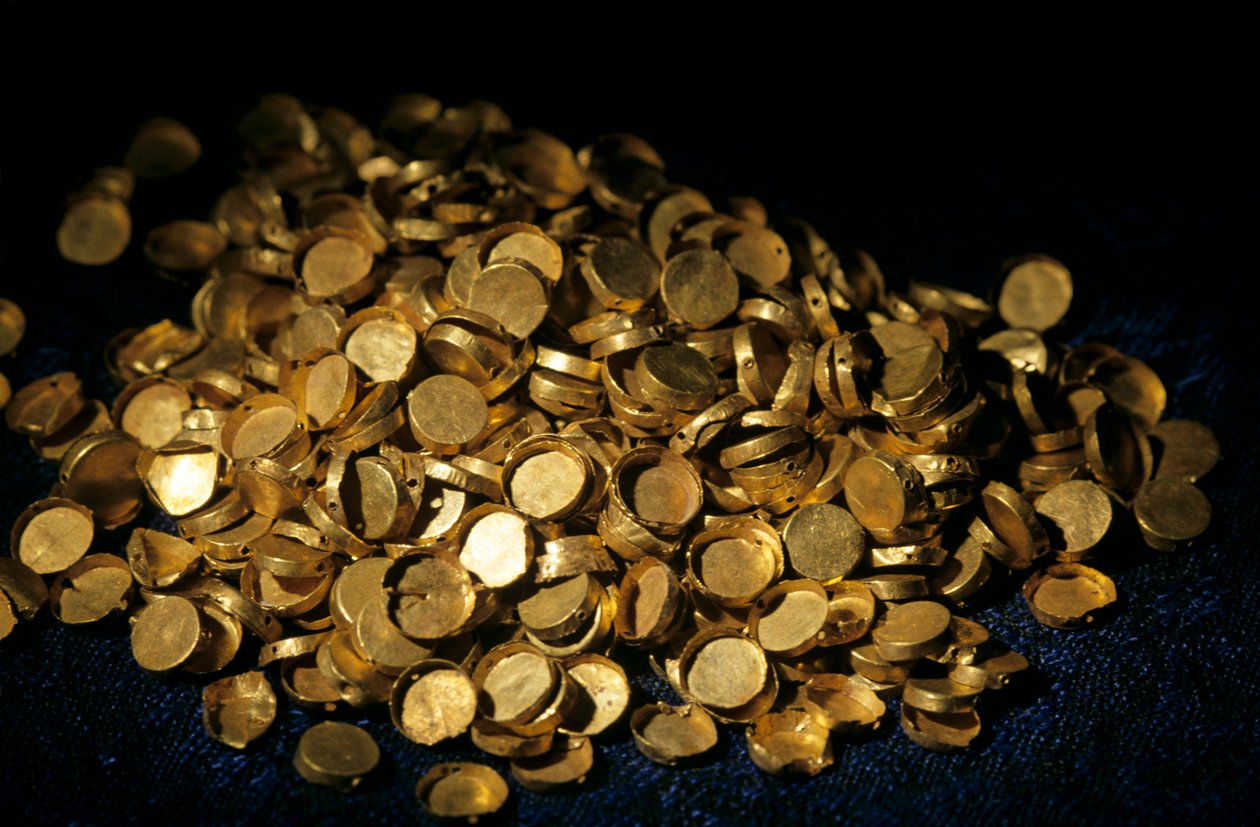 Objetos de oro del hallazgo de Tillya Tepe, seis tumbas de nómadas bactrianos; descubiertas en 19..., 2004 (foto) de Kenneth Garrett