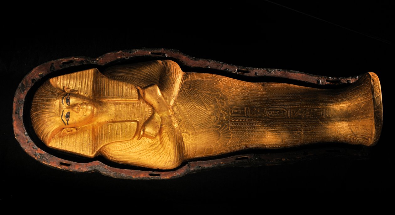 Ataúd infantil en la tumba de Tutankamón; Dinastía XVIII; Reino Nuevo; Museo Egipcio;..., 2009 (foto) de Kenneth Garrett