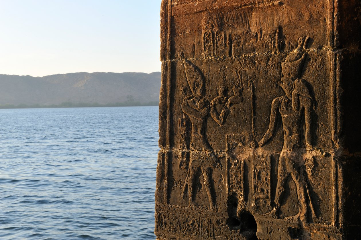 Últimos faraones, MM7836, Egipto, Templo de Philae, Asuán, Ptolemaico, Templo de Isis,, 2011 (foto) de Kenneth Garrett