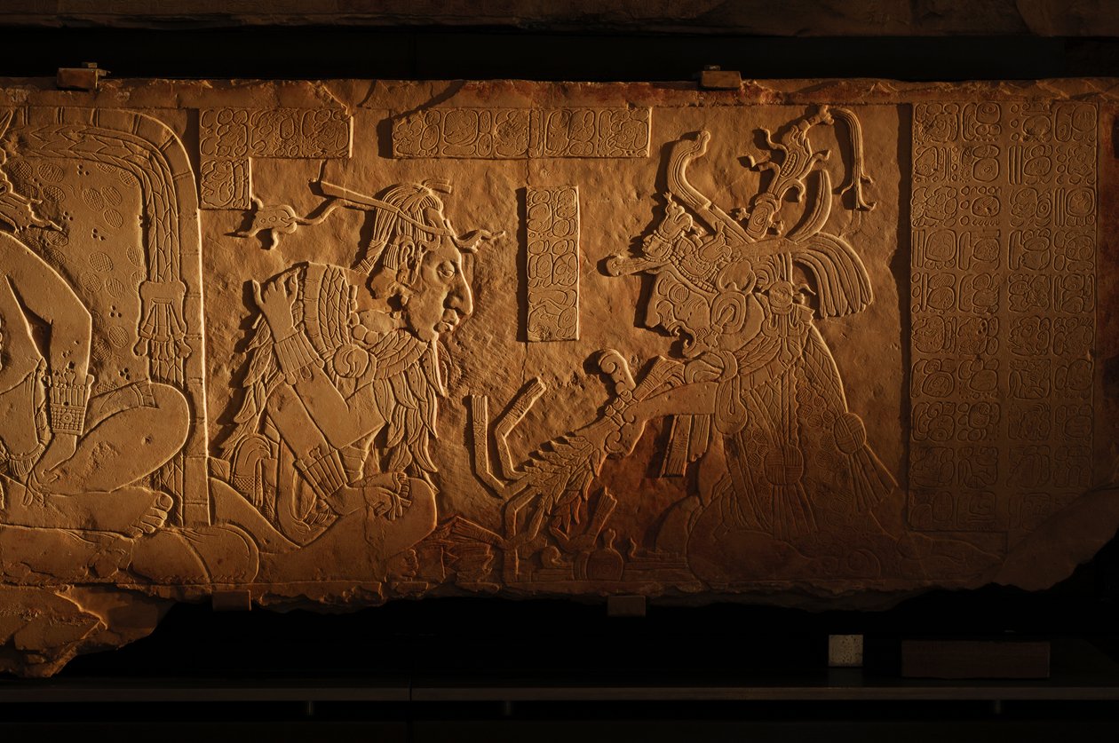 Banco del trono del Templo 21, talla del rey Akhal Mo Nab, Palenque, México, 2005 (foto) de Kenneth Garrett