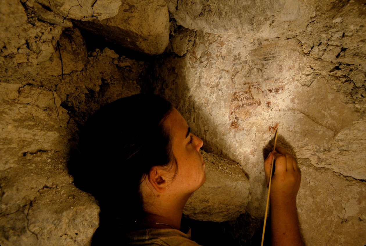 Guerrero teotihuacano, mural, Sufricaya, Holmul, Guatemala, Maya, Francisco Estradabelli, 2008 (foto) de Kenneth Garrett