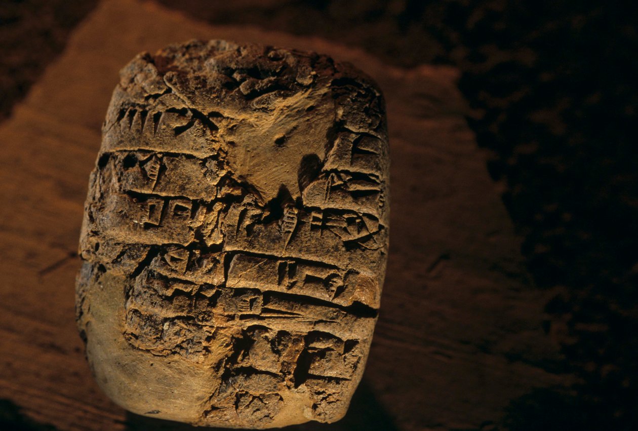 Urkesh, Imperio Hurrita, Siria, 2400 a.C., Giorgio Buccellati, tablilla cuneiforme, 2004 (foto) de Kenneth Garrett