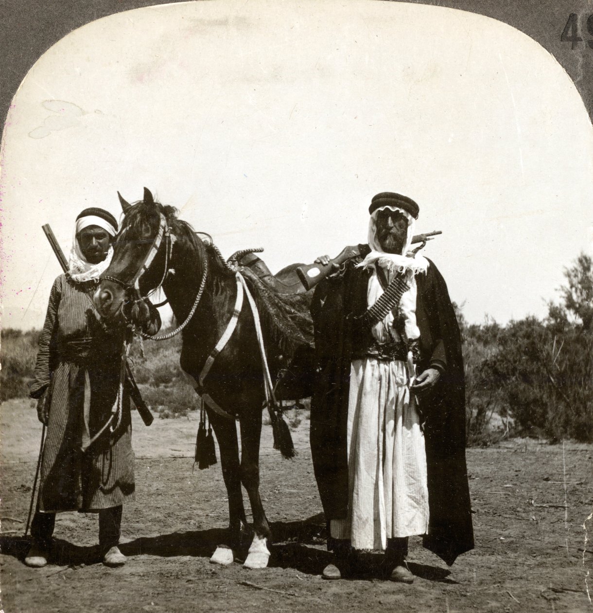 Un jeque y su guardaespaldas, Siria, 1900s de Keystone View Company