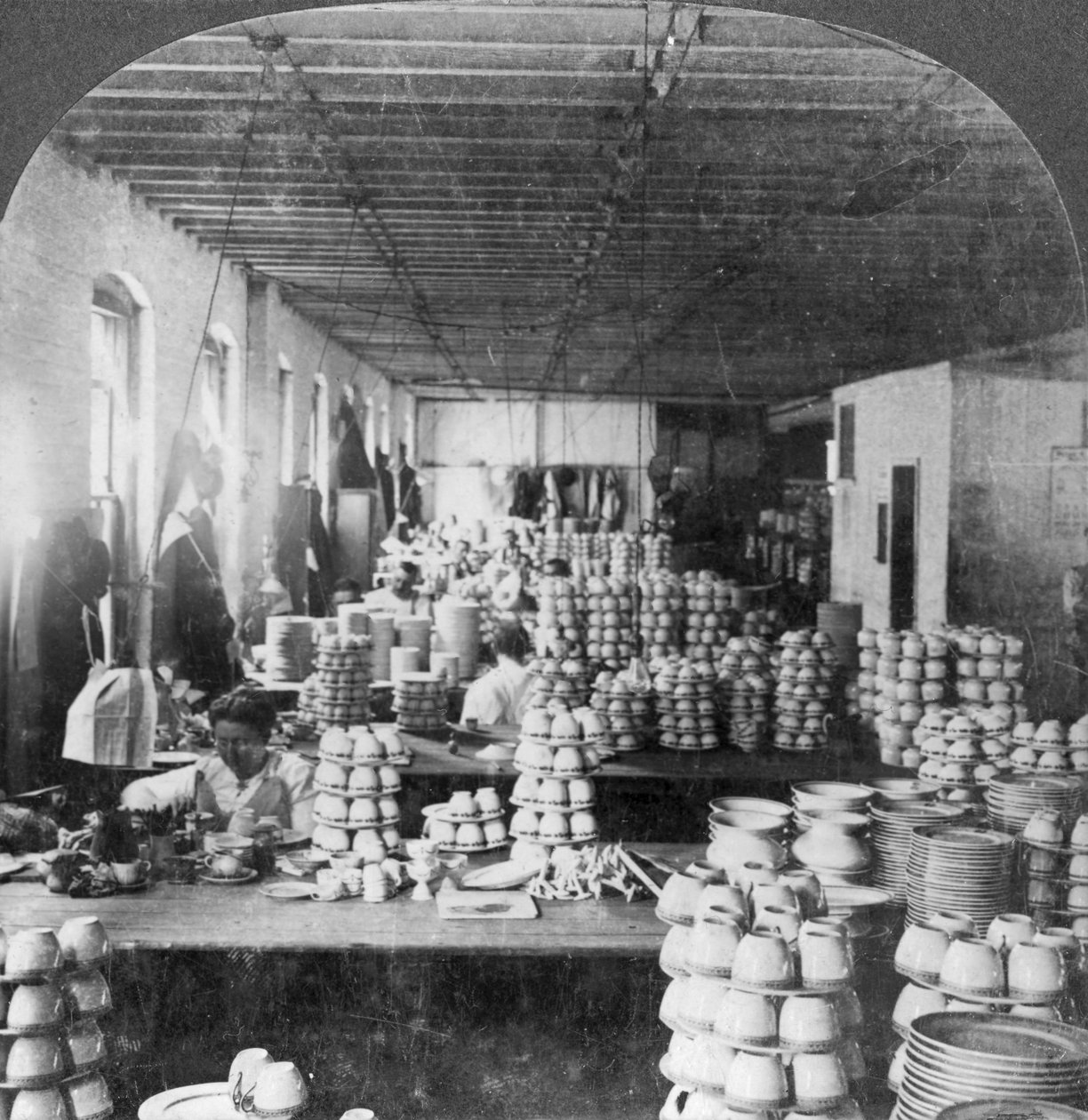 Artistas decorando porcelana, Trenton, Nueva Jersey, EE.UU., principios del siglo XX de Keystone View Company