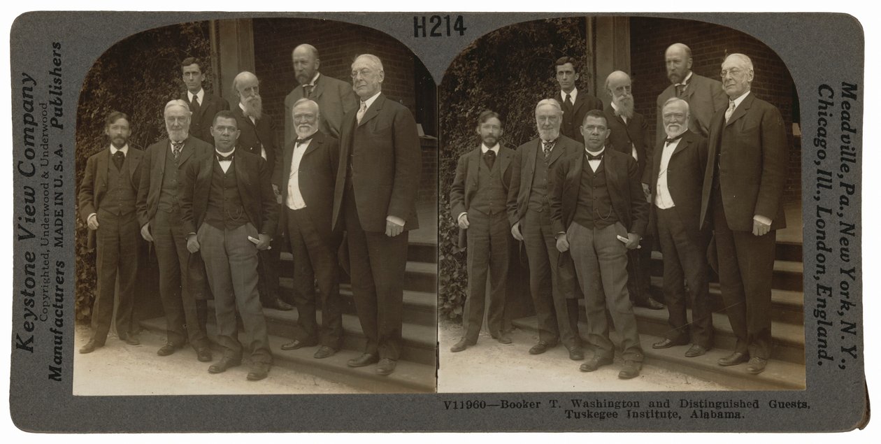 "Booker T. Washington y distinguidos invitados, Tuskegee Institute, Alabama", abril de 1906 (foto). de Keystone View Company