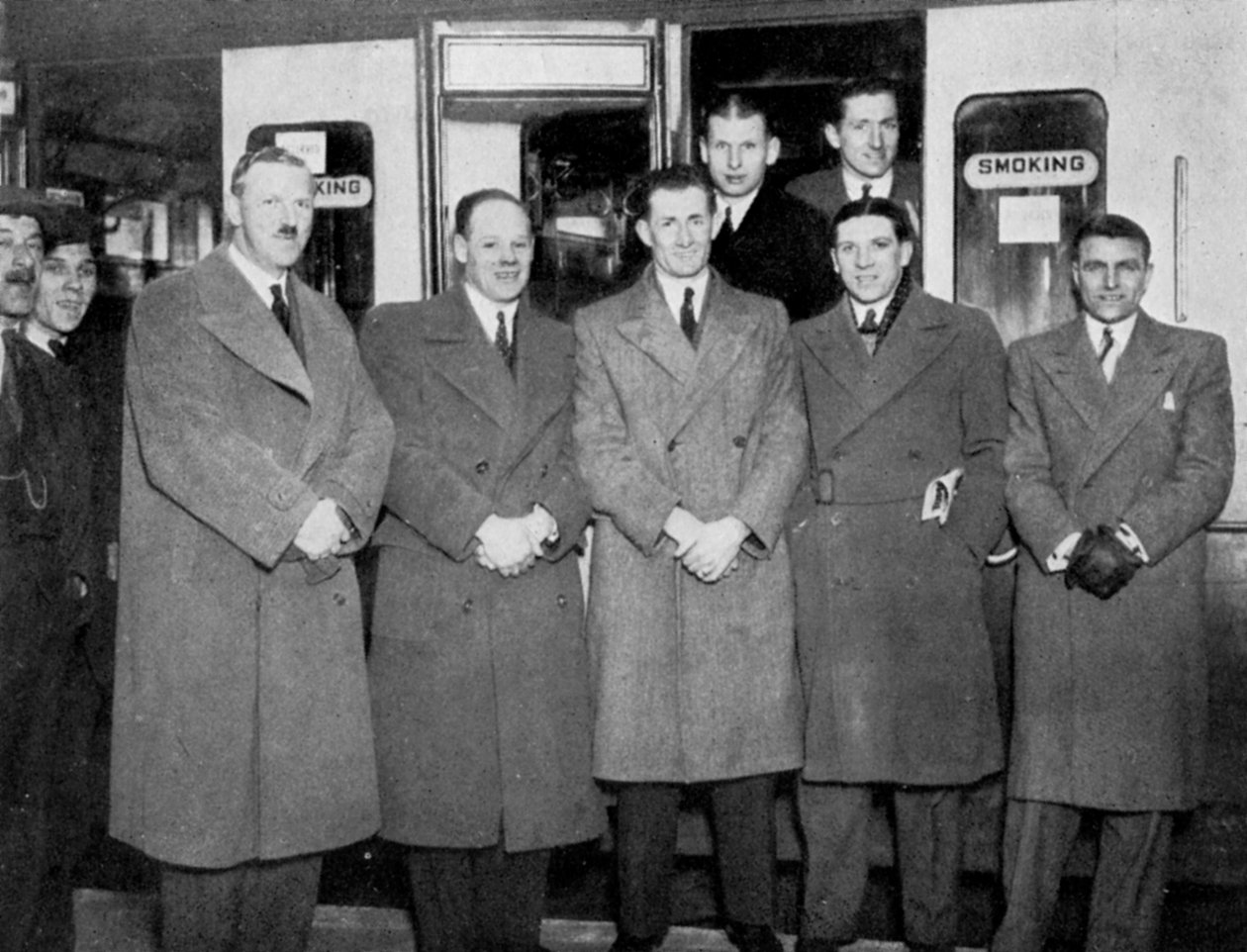 En ruta a Wolverhampton para el partido de fútbol Inglaterra vs Gales, 1936 de Keystone View Company