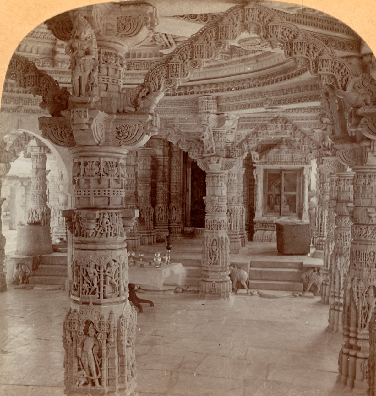 Interior, Templo Dilwara, Monte Abu, India, 1901 de Keystone View Company