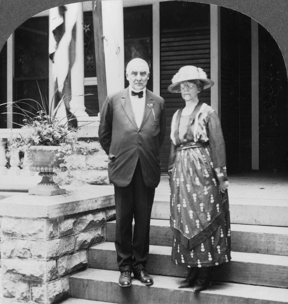 El presidente y la señora Harding en su hogar, Marion, Illinois, EE.UU. de Keystone View Company