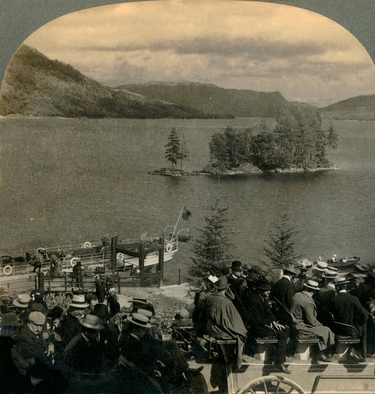 Viajando por el encantador país de los Trossachs, Escocia, 1902 de Keystone View Company