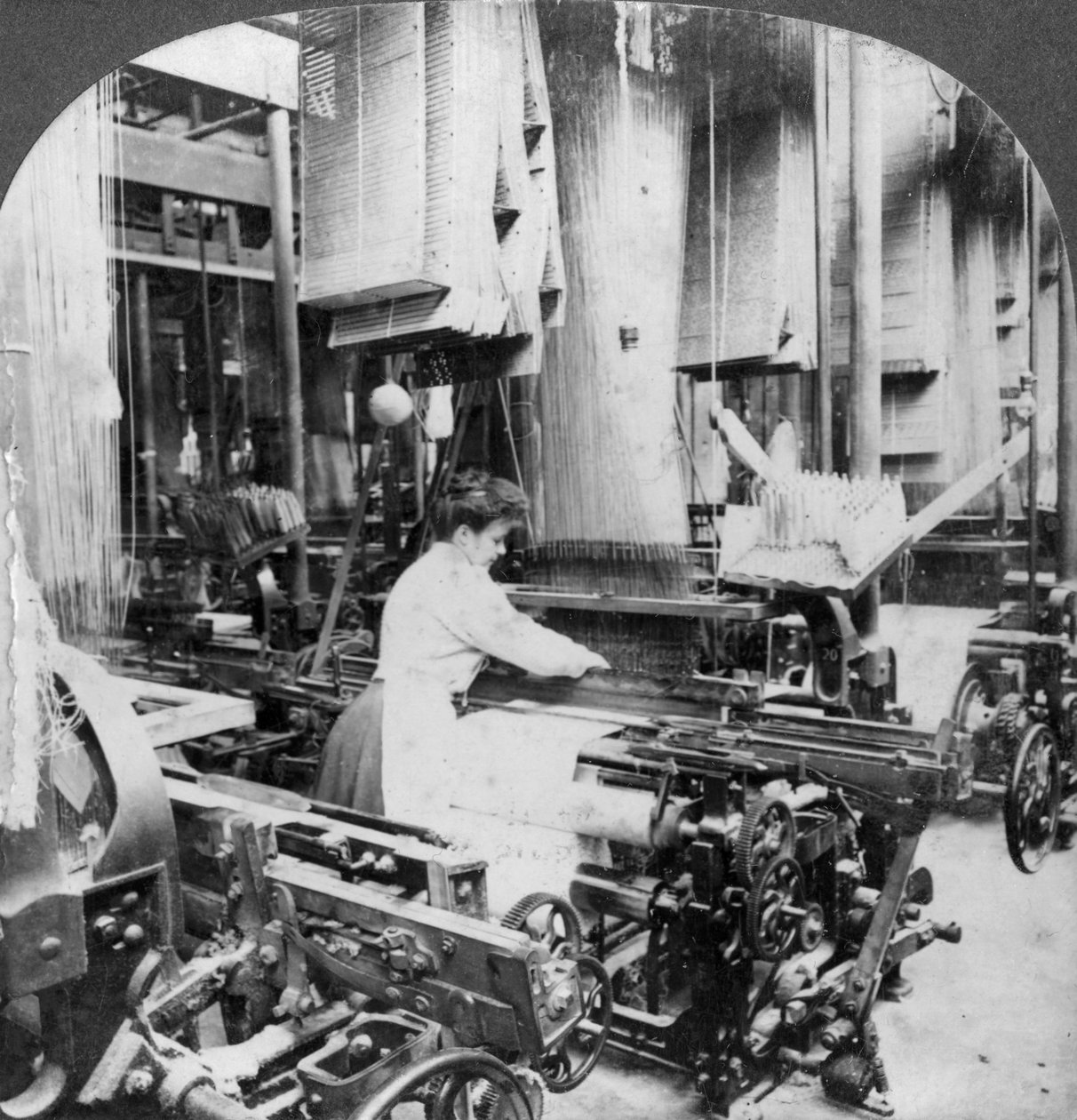 Tejiendo tela de lino, Montreal, Canadá, principios del siglo XX de Keystone View Company