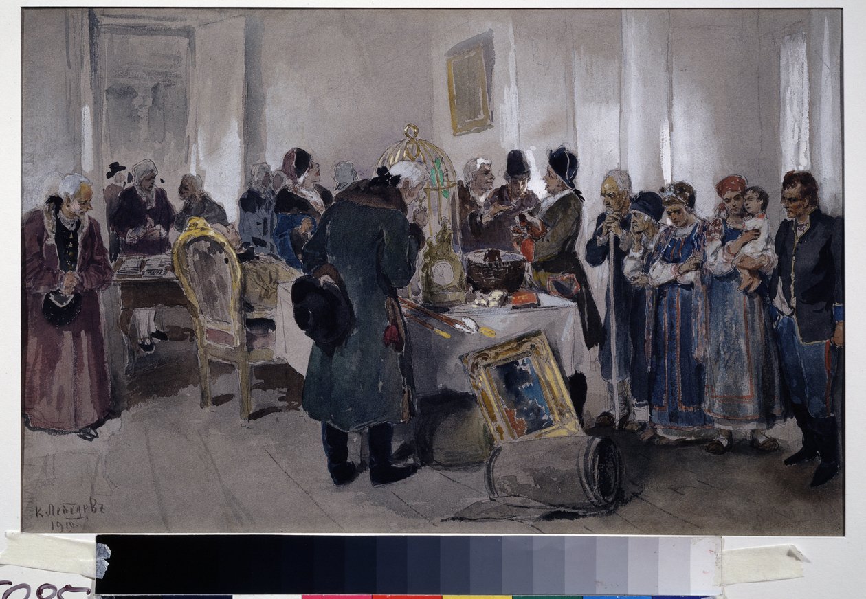 Subasta Venta de Siervos. Entre diversos objetos (alfombra, jaula de pájaros, cuadros, libros y baratijas), se exhibe una familia campesina para ser vendida. Nobles y terratenientes pasean y observan, rodeados de Klavdiy Vasilievich Lebedev