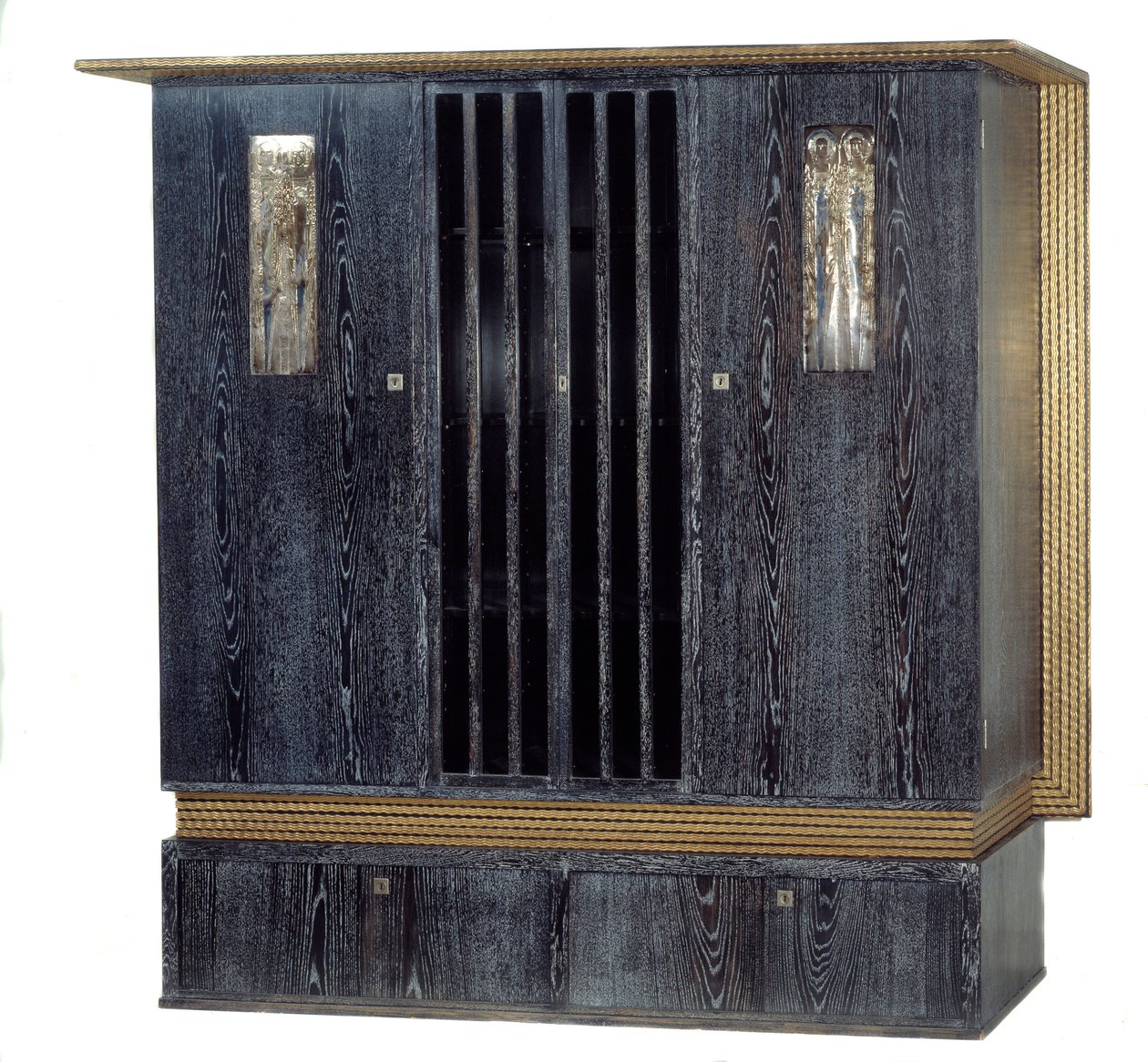 Mobiliario: armario con música en roble barnizado negro, madera dorada, metal plateado y vidrio hecho por Koloman Moser (1868-1918) 1904 Dim. 1,99 m París, museo de Orsay de Koloman Moser
