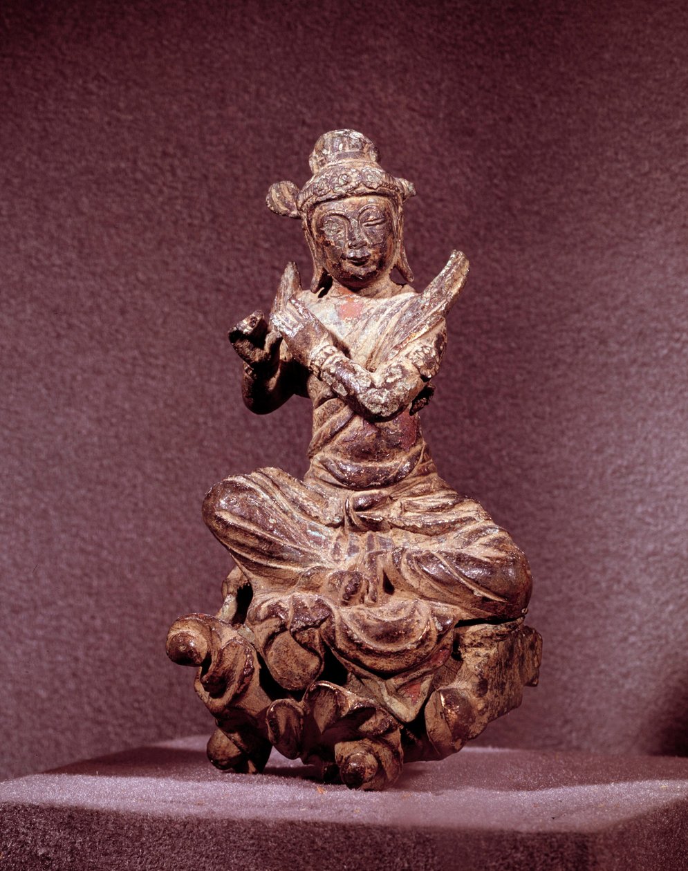 Arte coreano: representación de una Apsara en bronce dorado, siendo Celeste. Período Silla (siglos VII-X). Museo Nacional de Corea de Korean School