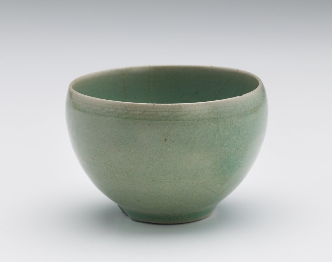 Taza con decoración floral incisa de Korean School