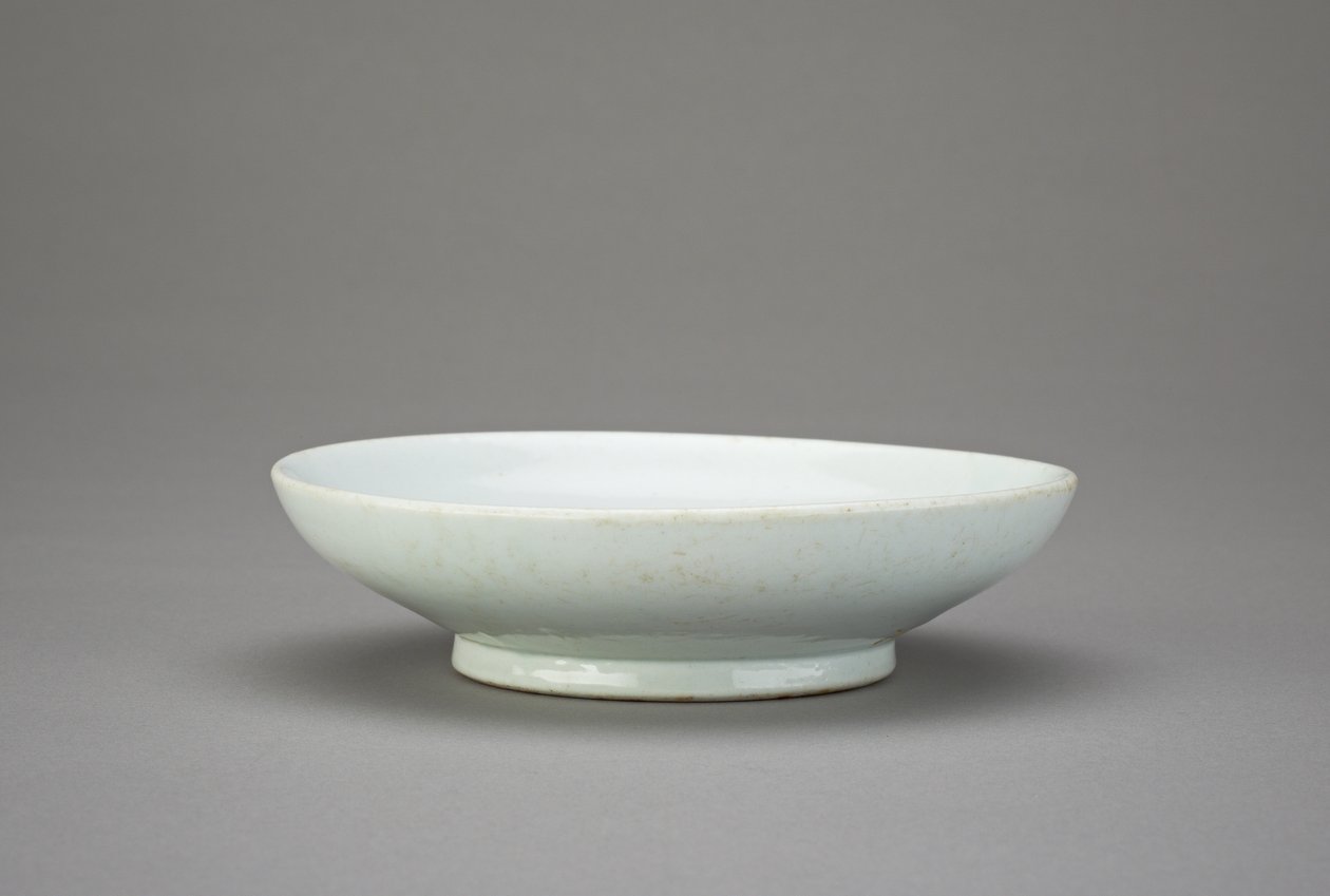 Plato con inscripción de inventario fechada en 1832, 1832 de Korean School