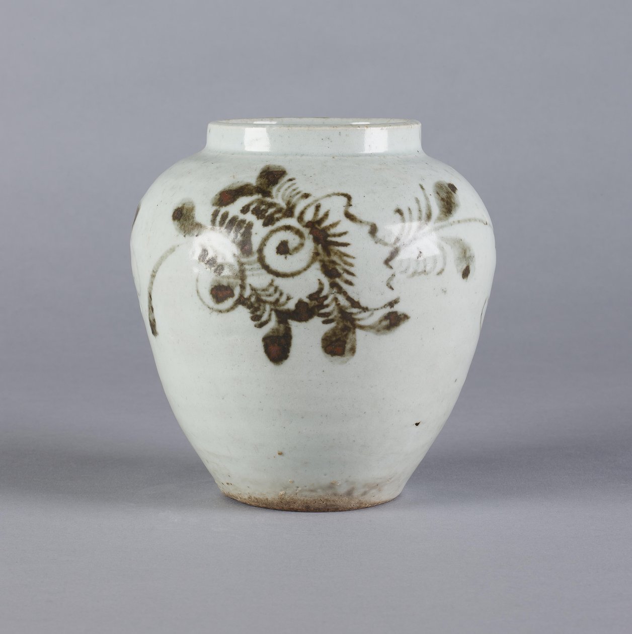 Jarra con diseño floral, dinastía Yi, 1392-1910 de Korean School