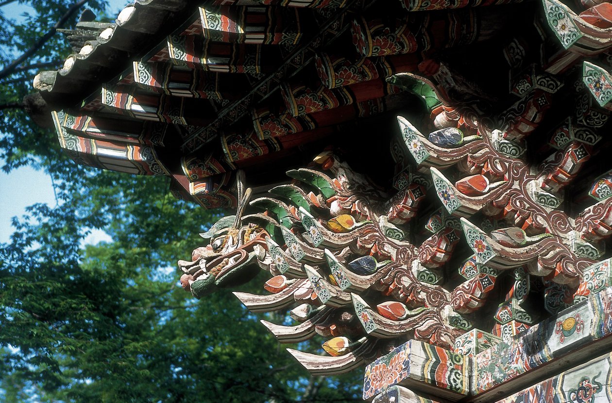 Templo Sŏngwang-sa, Condado de Kosan, Provincia de Kangwon, Corea del Norte, detalle del techo (foto) de Korean School