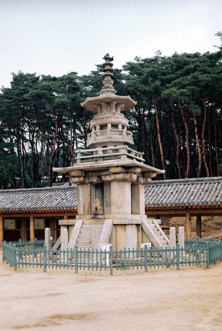 Tabo-tap (Pagoda de Prabhutaratna), parte del complejo del Templo Pulkuk-sa, construido por primera vez en 528, ampliado en 751 y reconstruido después de un incendio en 1612-59 de Korean School