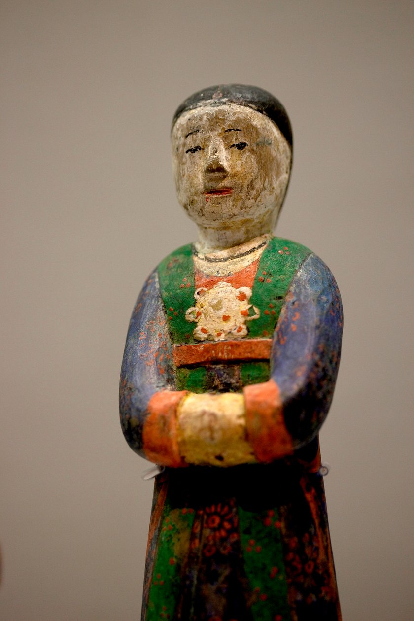 Figura decorativa de una tumba. Madera tallada policromada, final del período Joseon (Choson) de Korean School