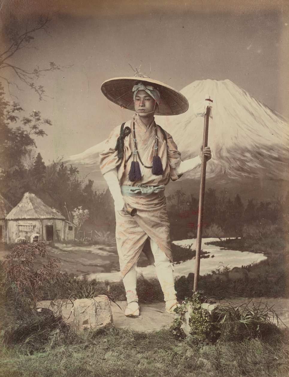 Peregrino subiendo el Fujiyama de Kusakabe Kimbei