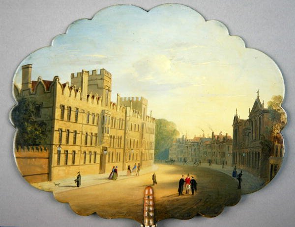 Pantalla victoriana, con una escena de Oxford High Street y Queen