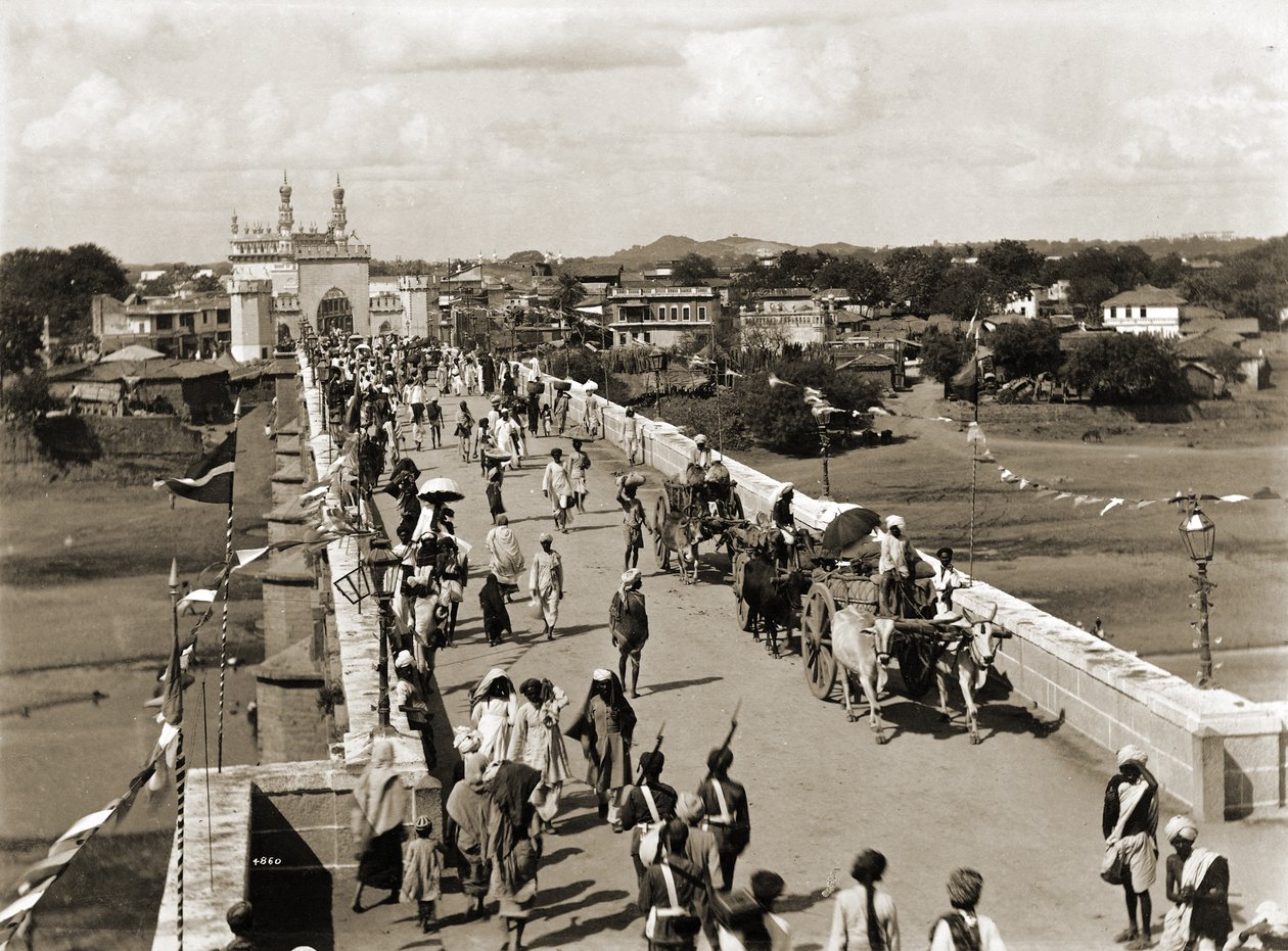 Fotografía del puente de entrada a la ciudad de Hyderabad de Lala Deen Dayal