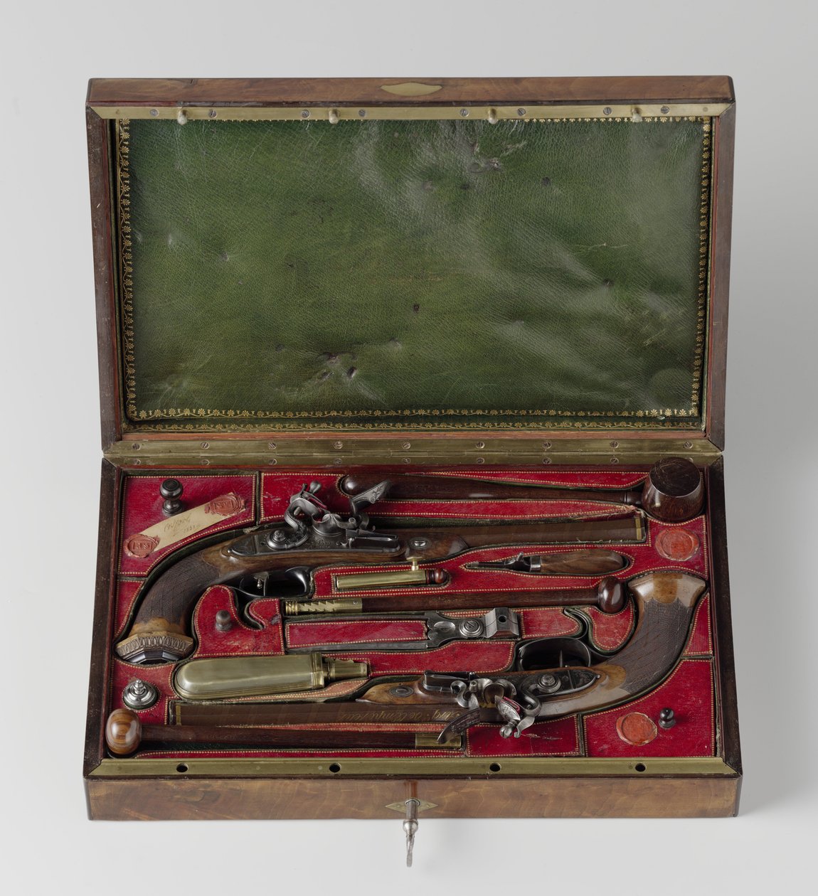 Un par de pistolas en estuche, supuestamente propiedad de Napoleón, Perin Le Page, c.1813-5 de Lapage
