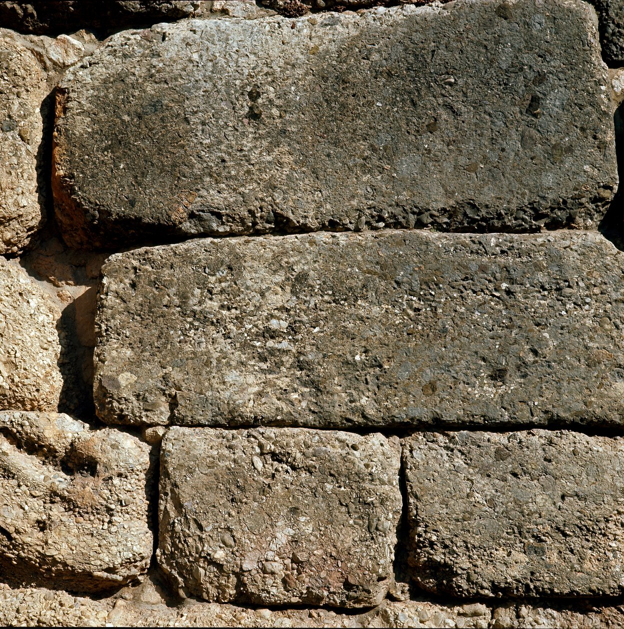 Muros cerca de la Puerta de los Leones: sitio de la antigua ciudad de Micenas, en el Peloponeso (1500-1100 a.C.) Grecia de Late Helladic Period Mycenaean