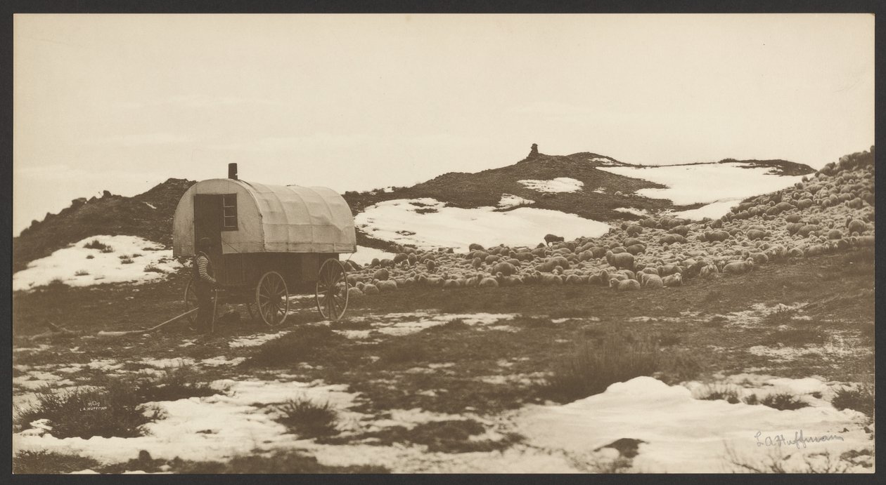 [Drifter, Sheep Wagon and Band on Winter Bedground] de Laton Alton Huffman