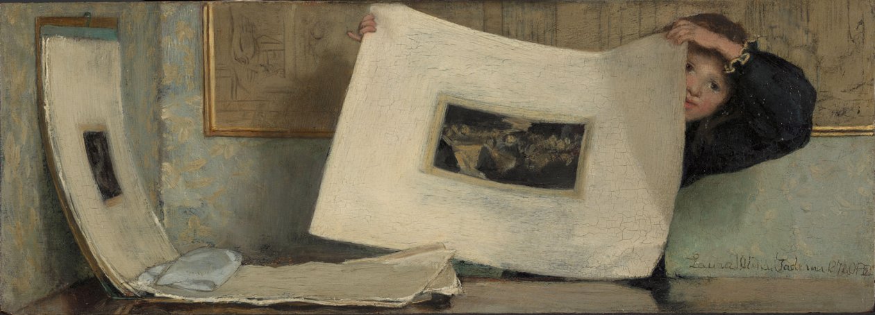 Anna hojeando un portafolio de impresiones de Laura Theresa Alma Tadema (Lady)