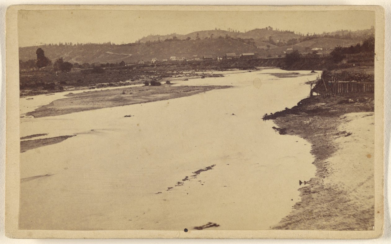 Subiendo el San Lorenzo, desde el puente peatonal, Santa Cruz. de Lawrence and Houseworth
