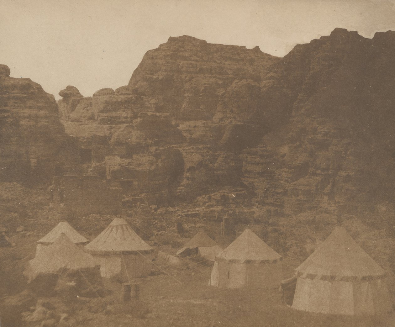 Campamento de expedición, Petra, 1852 de Leavitt Hunt.