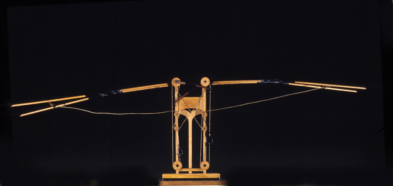 Máquina para volar con alas. Modelo del dibujo de Leonardo da Vinci. Museo de Ciencia y Tecnología, Milán de Leonardo da (after) Vinci