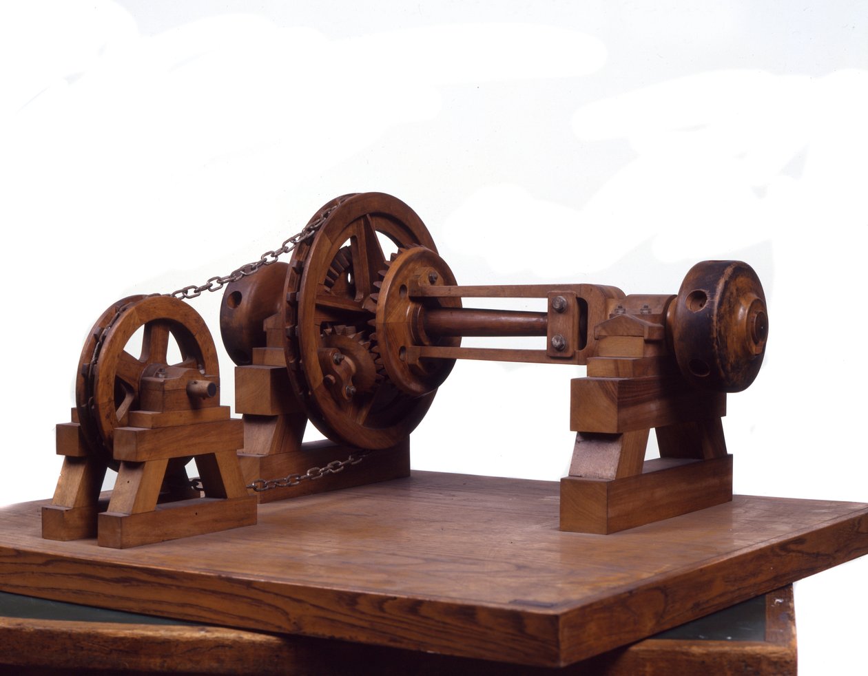 Modelo de madera de engranajes y ruedas basado en el diseño de Leonardo da Vinci (1452-1519). Museo de Ciencia y Tecnología, Milán. de Leonardo da (after) Vinci