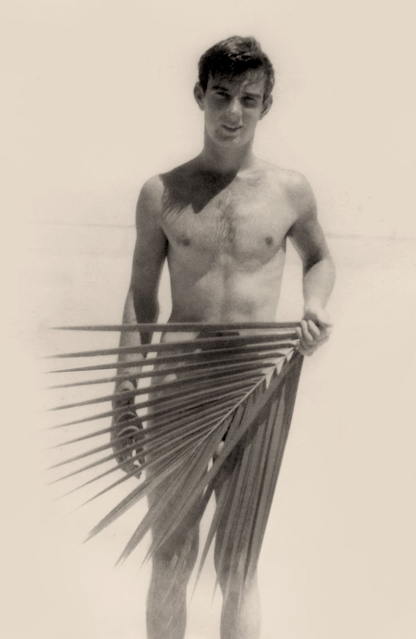 Soldado americano en la playa de Los Black, Islas del Almirantazgo, Nueva Guinea. 1944 (foto) de Leopold Blonder