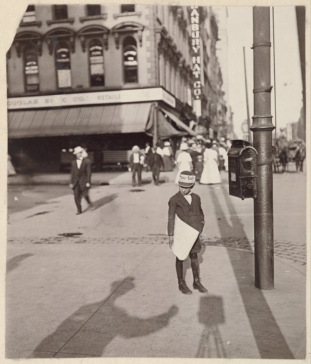 Autorretrato con Vendedor de Periódicos de Lewis Wickes Hine