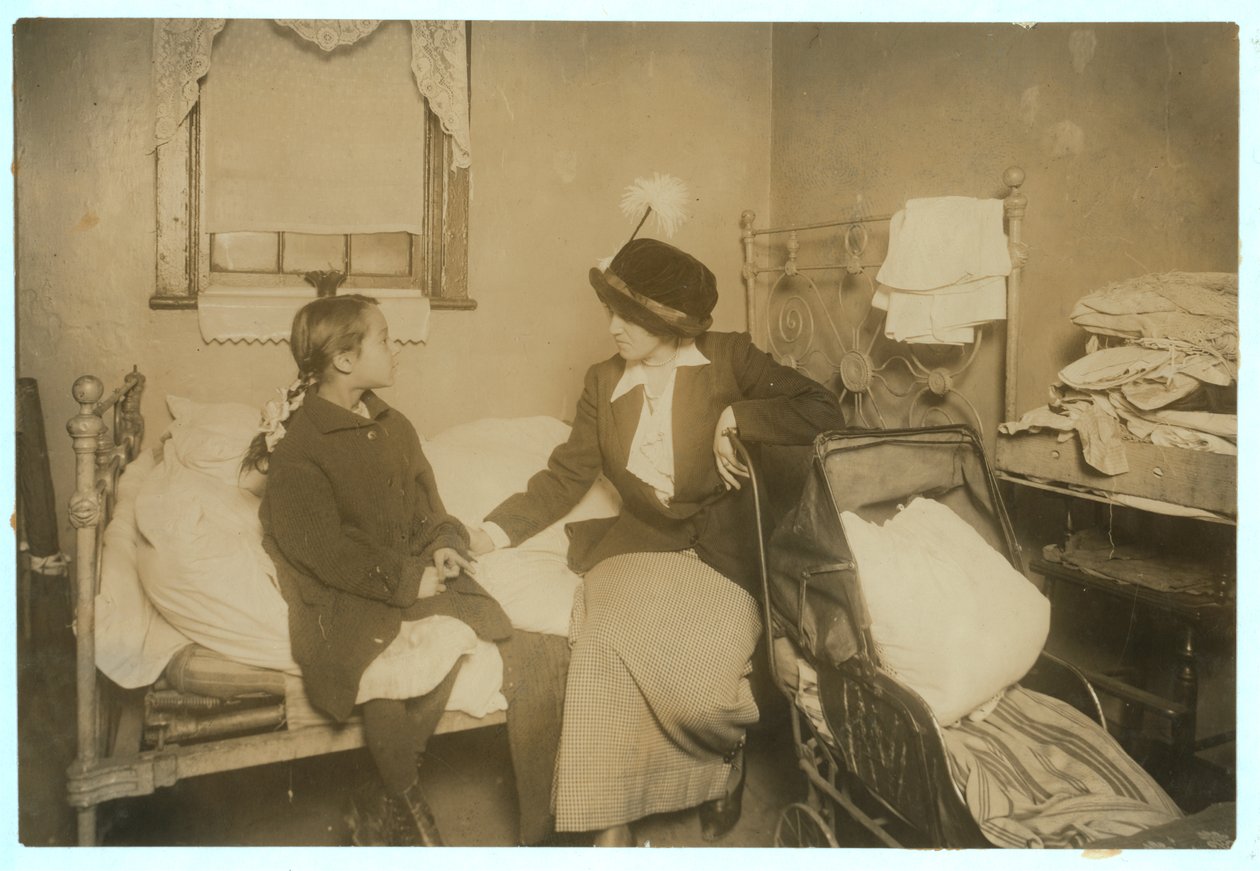 Investigador hablando con Ida List, 124 Ridge Street, Nueva York, 16 de septiembre de 1913 de Lewis Wickes Hine