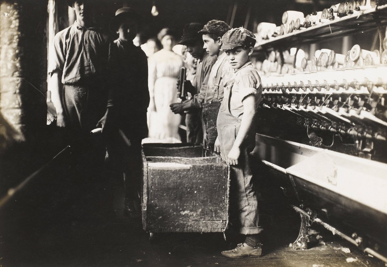Jóvenes Trabajadores en las Fábricas de Algodón Elk, Fayetteville, Tennessee de Lewis Wickes Hine