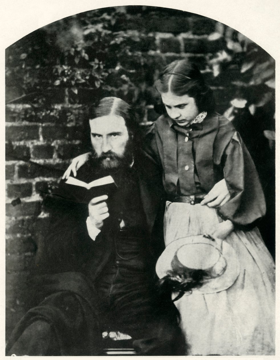 George Macdonald y su hija Lilia Scott MacDonald, c1863, 1948 de Lewis Carroll