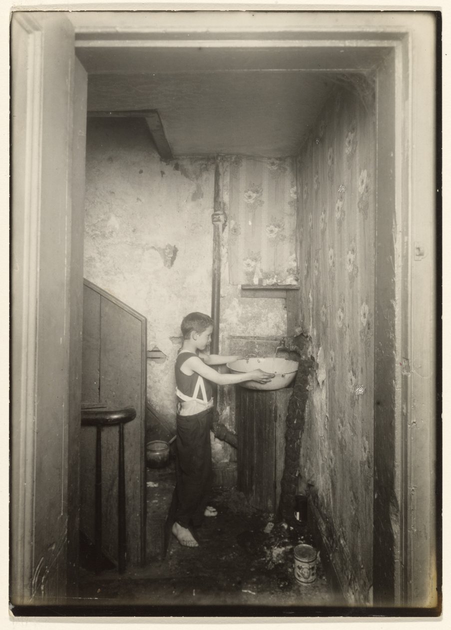 Un grifo para toda la planta baja, N.Y. de Lewis W. Hine