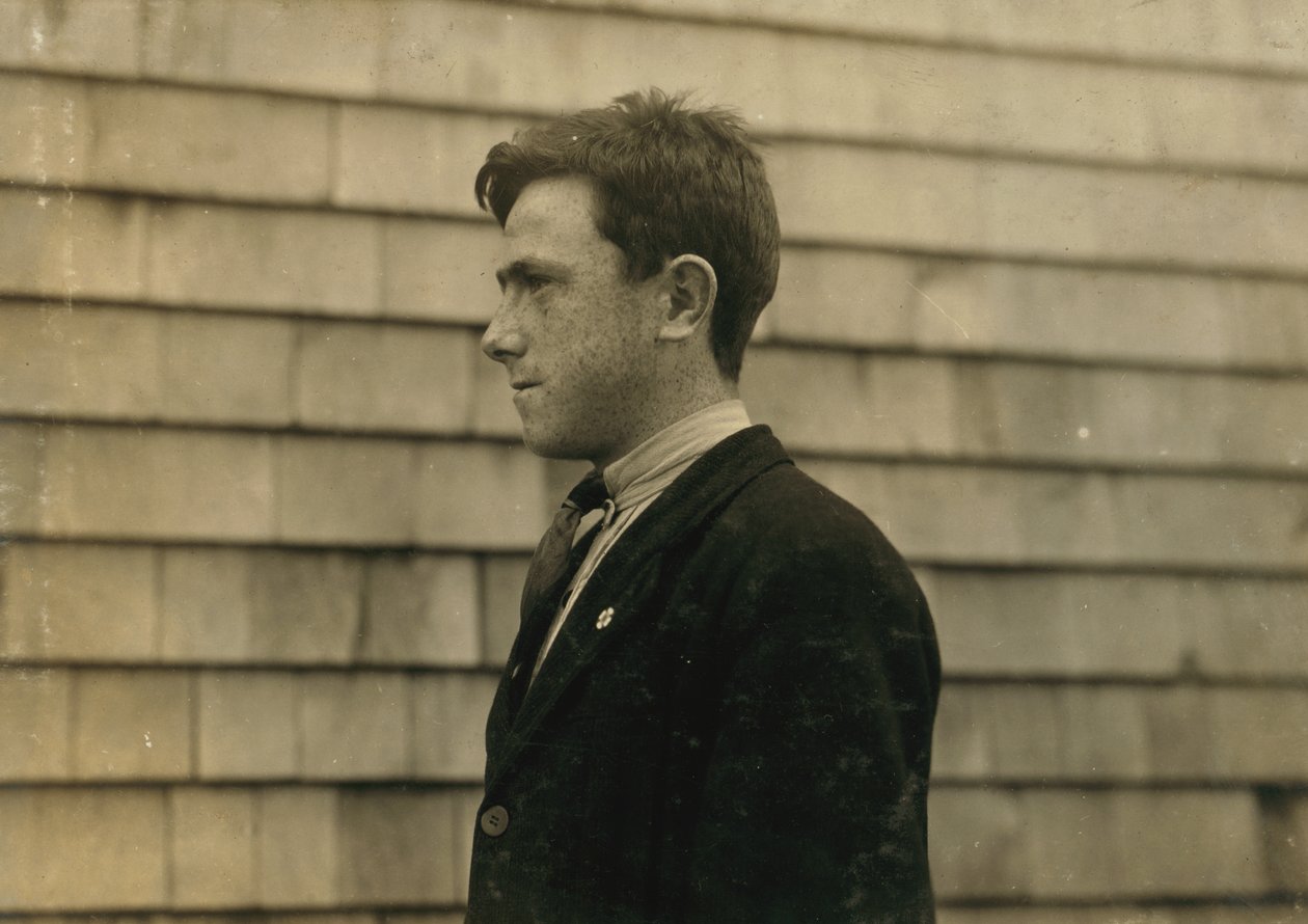 James Cooney, de 15 años, inmigrante irlandés en Fall River, Massachusetts. de Lewis Wickes Hine