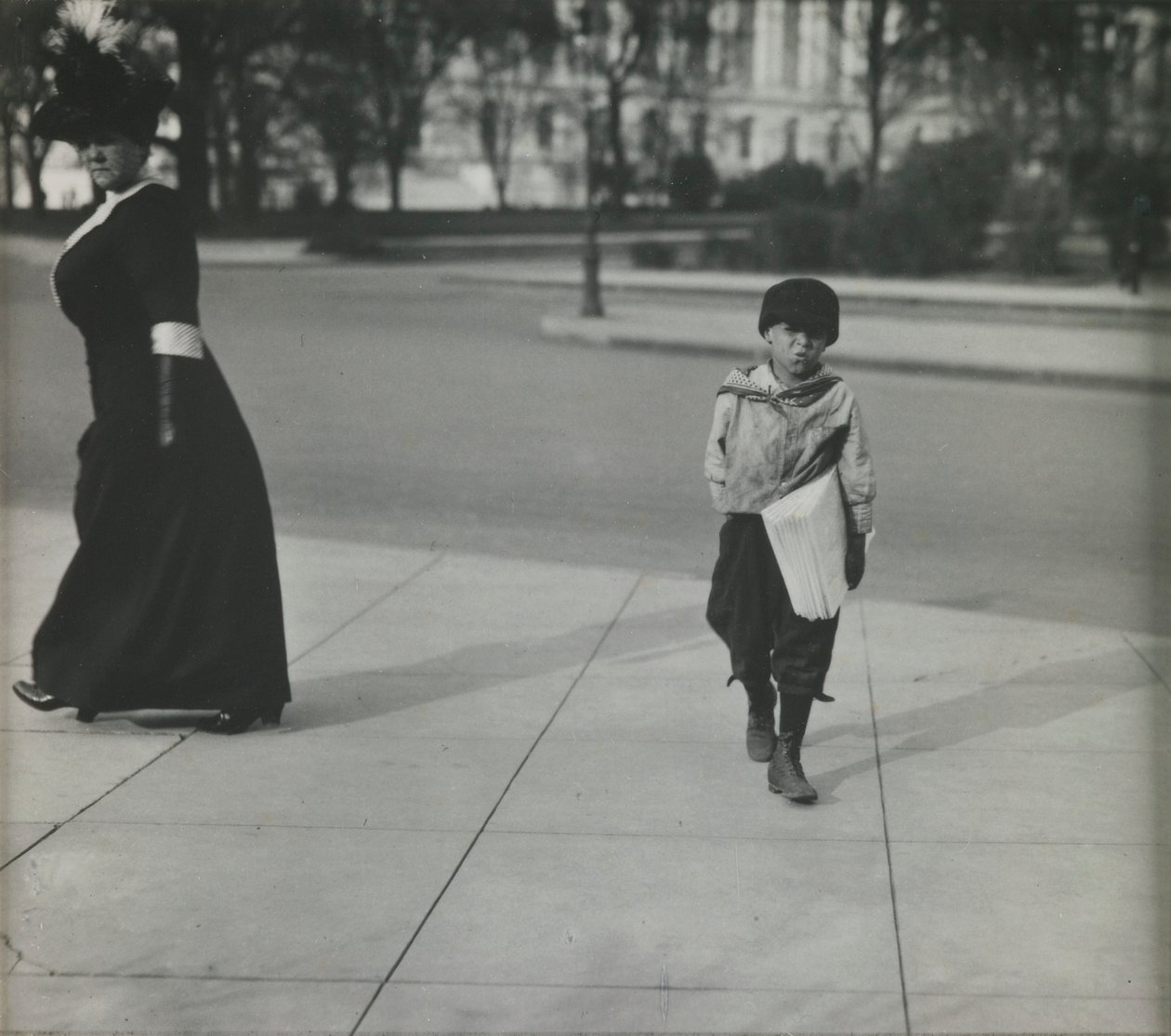 Niño con periódico, Washington, D.C. de Lewis Wickes Hine