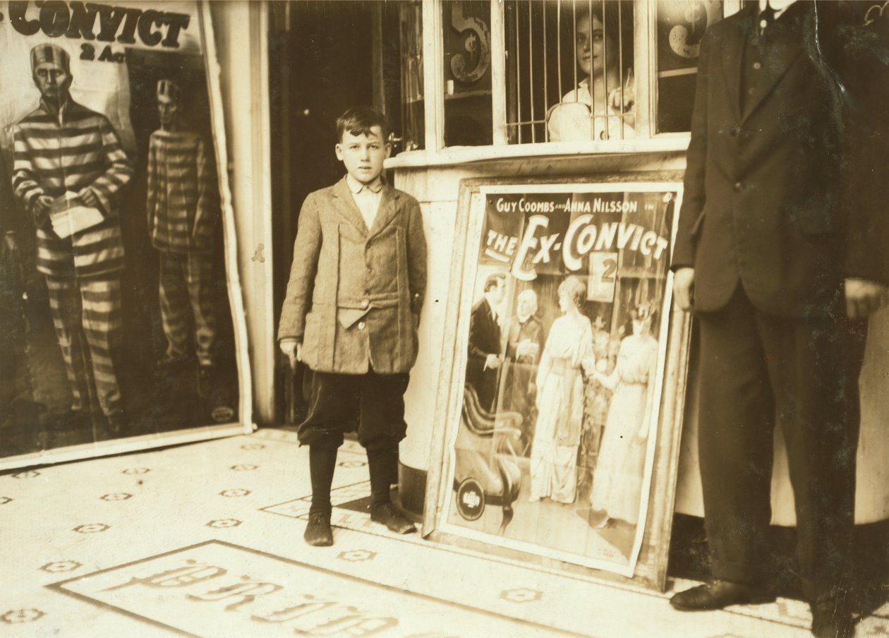 Brown McDowell acomodador de 12 años en el Teatro Princesa de Lewis Wickes Hine