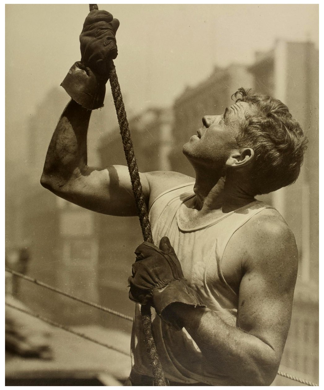 Trabajador de la construcción en el edificio Empire State, c.1930 de Lewis Wickes Hine