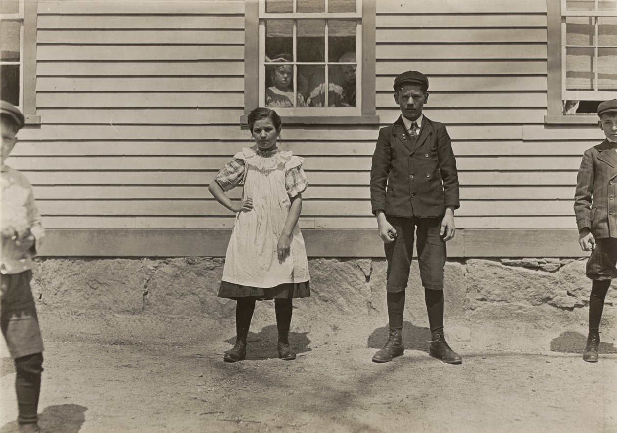 Edward St. Germain y su hermana Delia, trabajadores de molino, Phoenix, Rhode Island, abril de 1909 de Lewis Wickes Hine