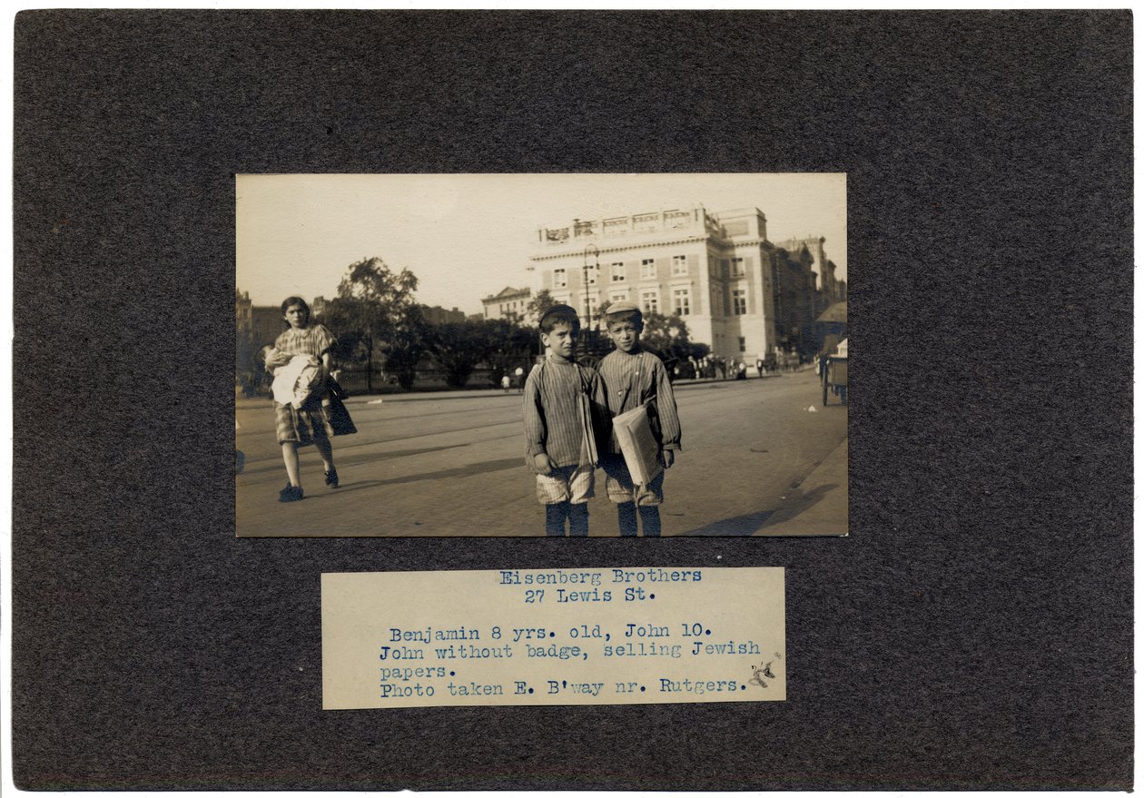 Hermanos Eisenberg, 27 Lewis Street, Ciudad de Nueva York, c.1910-13 de Lewis Wickes Hine