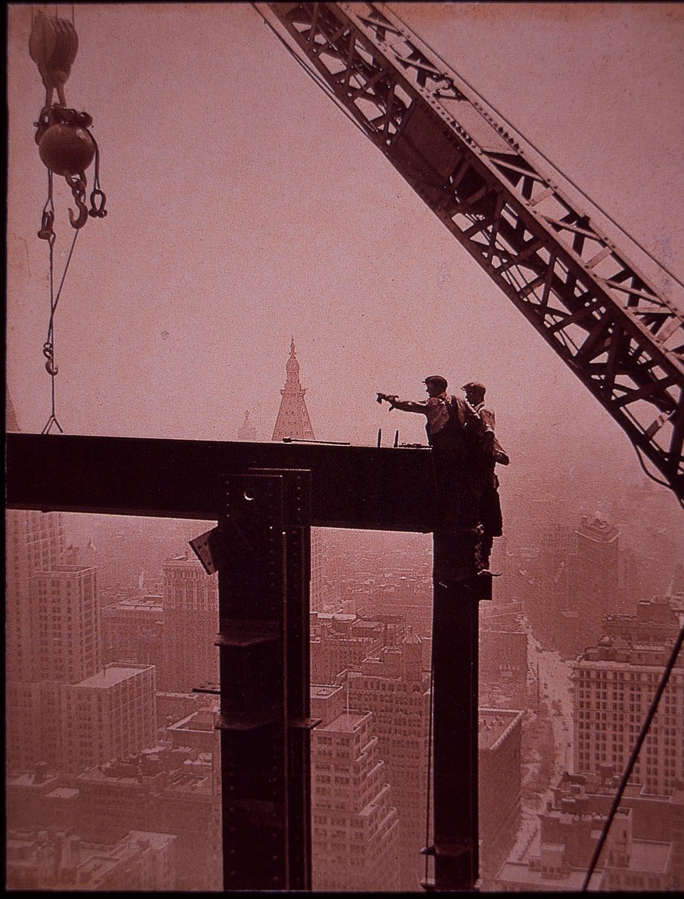 Empire State Building en construcción, mostrando la colocación de una viga de acero de Lewis Wickes Hine