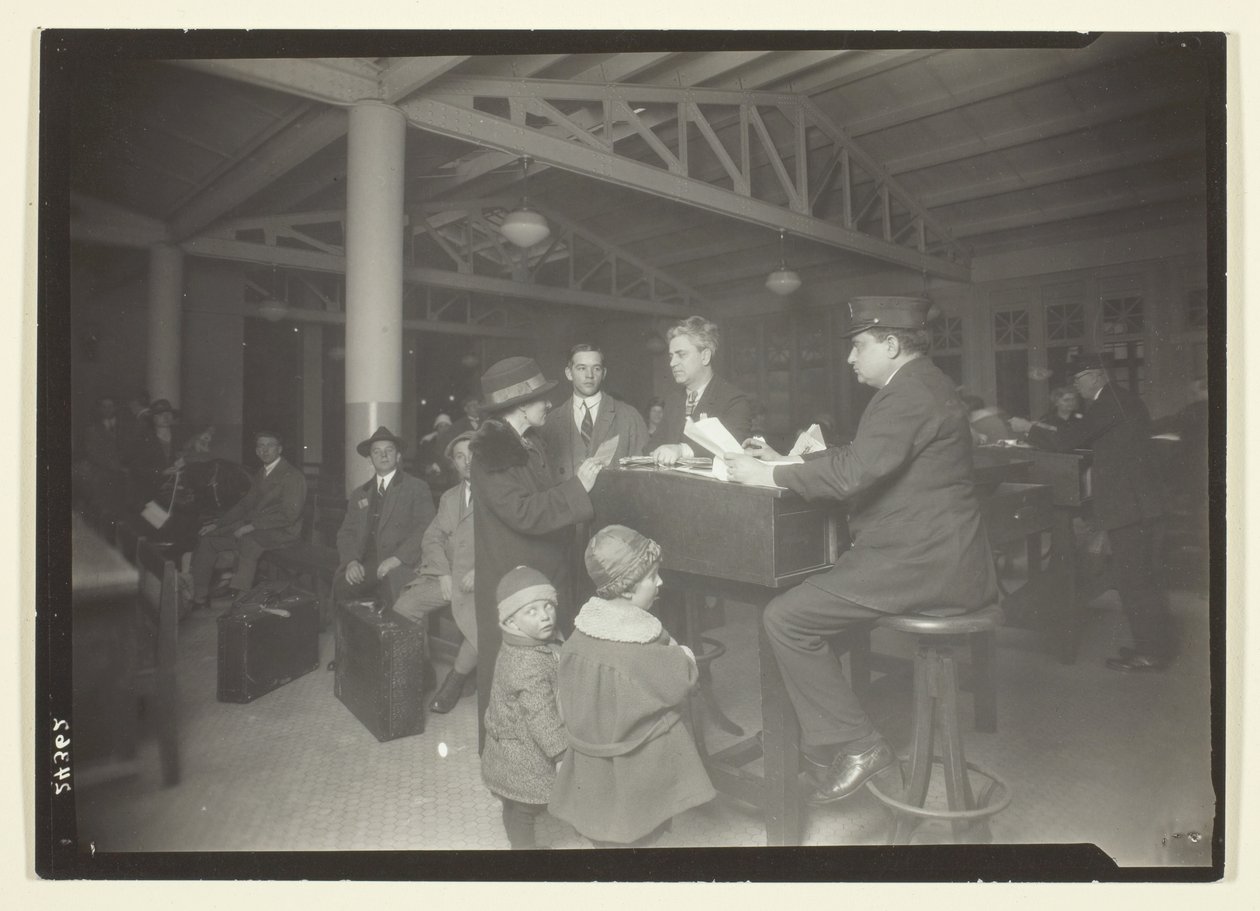 Familia alemana, intérprete y grabadora en Ellis Island de Lewis Wickes Hine
