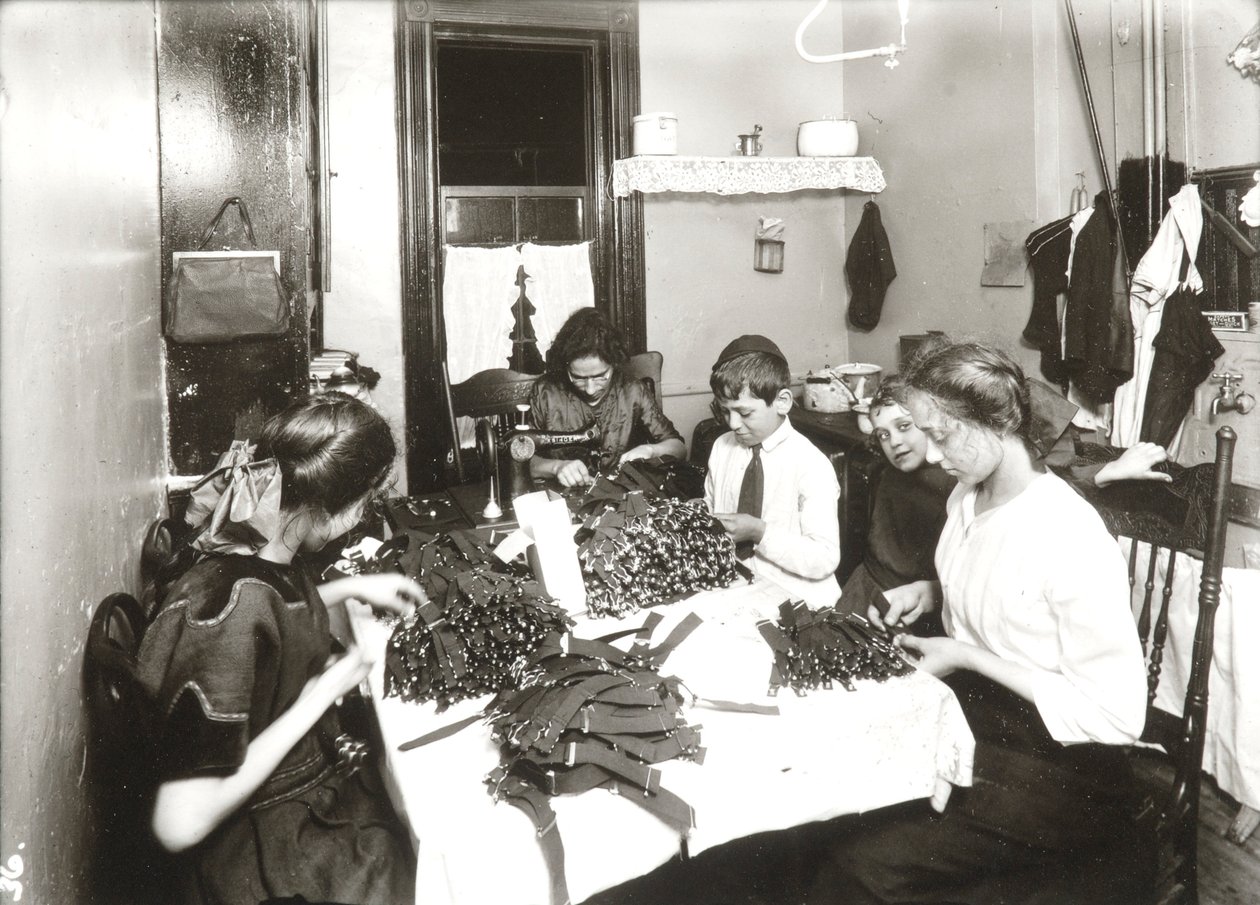 Trabajo a domicilio (fabricación de ligas) de Lewis Wickes Hine