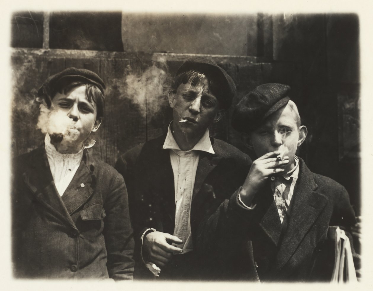 Newsies en Skeeter Branch, St. Louis, Missouri, 11:00 a.m. de Lewis Wickes Hine